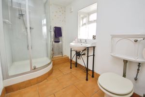 Shower room- click for photo gallery